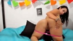 Cata Gomezz Kinky Girl Likes To Play With Her Pussy