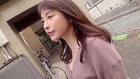 ビッチ人妻が童貞チ○ポを責めまくる濃厚不倫の筆おろしSEX