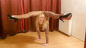 Flexible Dance Show – Watch4Fetish