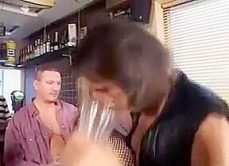 Orospu annemin kerhanede her tarafini avuclayip siktiler