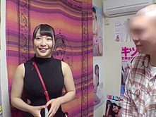 22A023001- A muscular woman fucks a premature ejaculation man as a slut