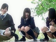 3 Japanese schoolgirls pee together outside