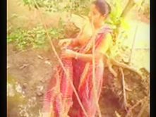 Bangla desi village bhabi bathing in public