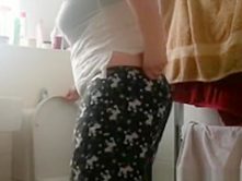 Chubby wife pissing and changing