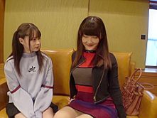 巨乳＆貧乳の美少女が対決＆チ○ポ争奪ご奉仕合戦