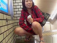 Fetish asian teenager peeing