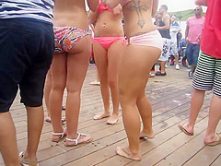 Hot Bikini Babes with great Asses