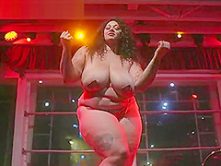 Kiki La Chanteuase Burlesque