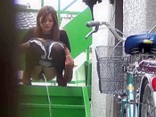 Peeing japanese hos squat