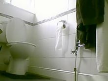 Teen taking a pee and cleaning her hairy pussy