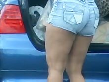 Thick Latina MILF in short shorts