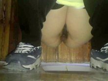 Watch three Chinese beauties leaking in toilet