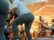 gym bubble butt latina