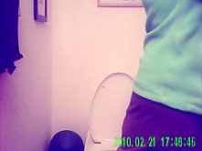 Hot older lady spied taking a leak