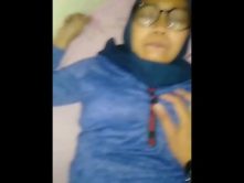 KENTU SAMA BU BIDAN JILBAB…