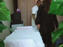 Spy cam in massage room shoots amateur
